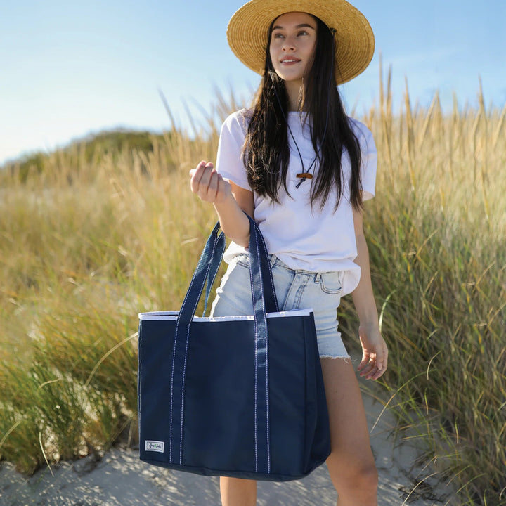 Ame &amp; Lulu Classic Sun &amp; Sea Solid Nylon Tote